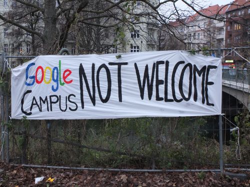 Photo banner "Google Campus not welcome"