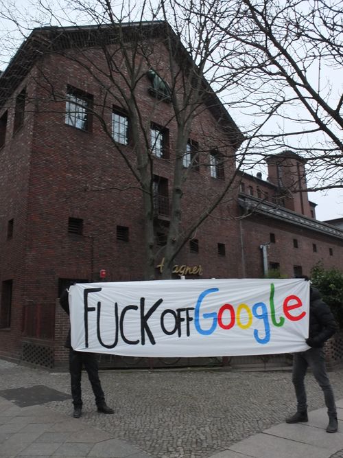 Photo banner "Fuck off Google"